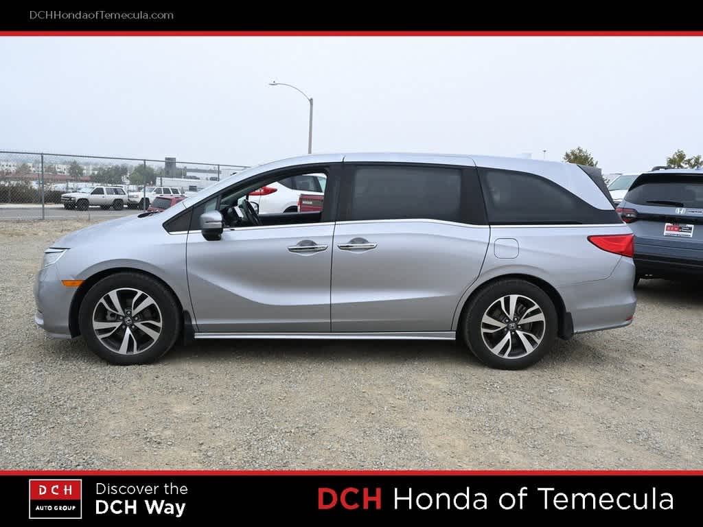 2022 Honda Odyssey Touring photo 3