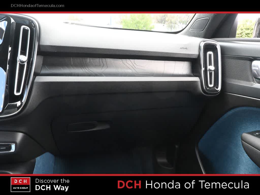 Thumbnail: 2023 Volvo C40 - 13