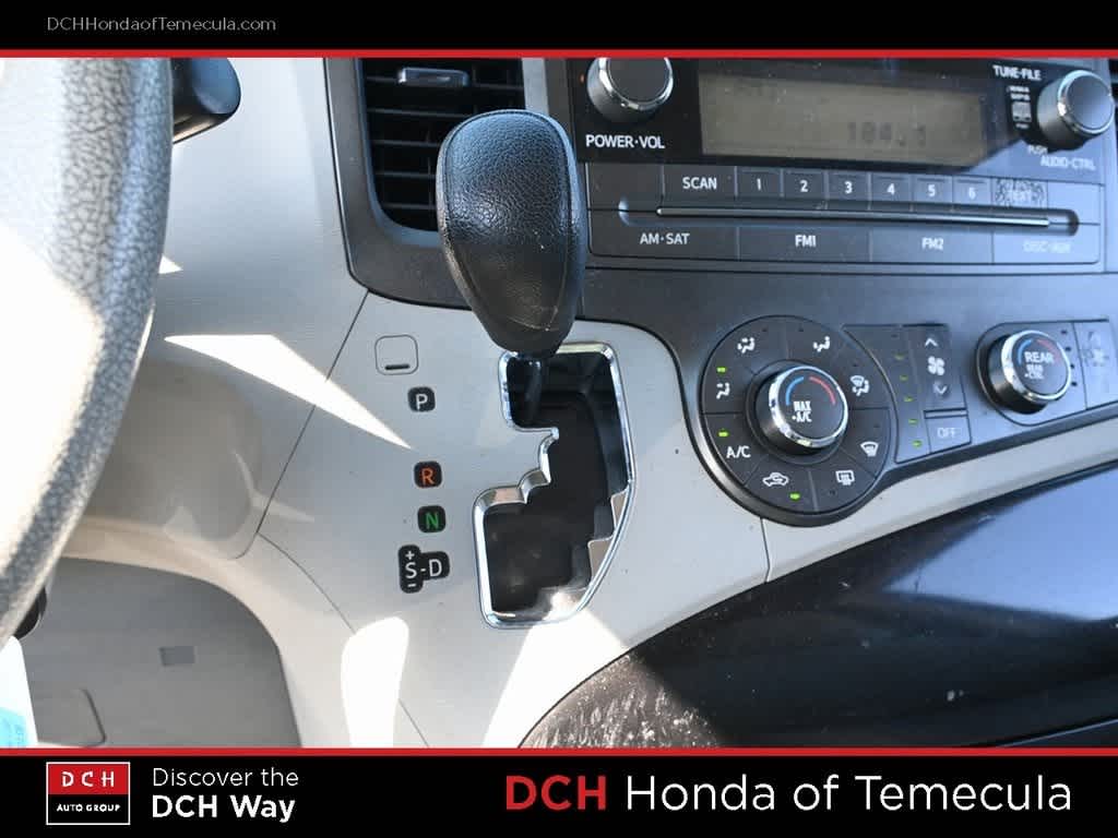 Thumbnail: 2011 Toyota Sienna - 11