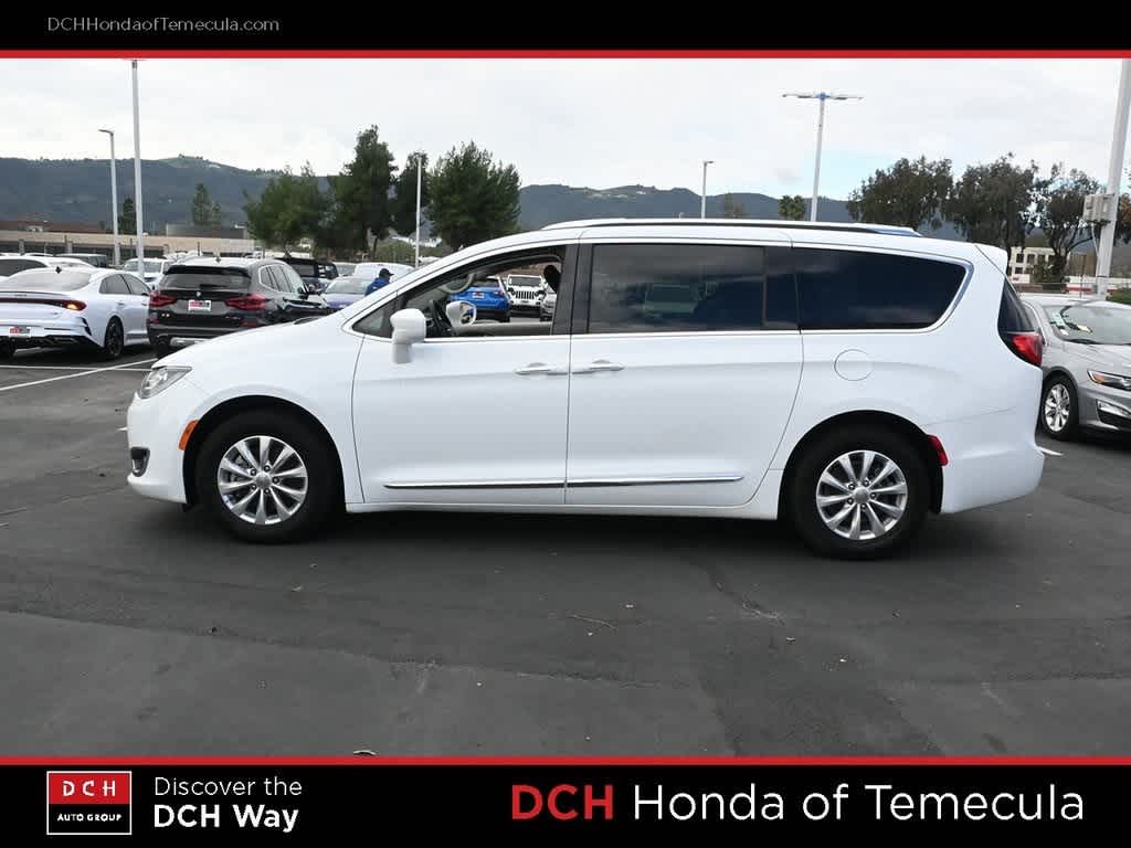 Thumbnail: 2018 Chrysler Pacifica - 4