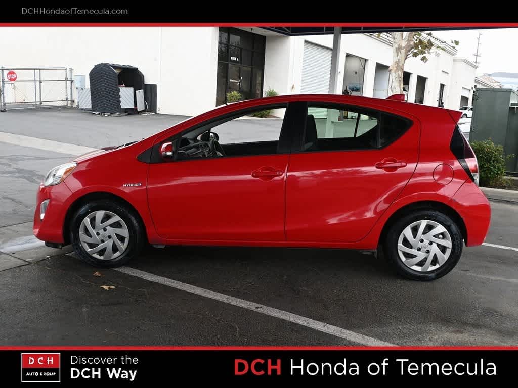 Thumbnail: 2015 Toyota Prius c - 4