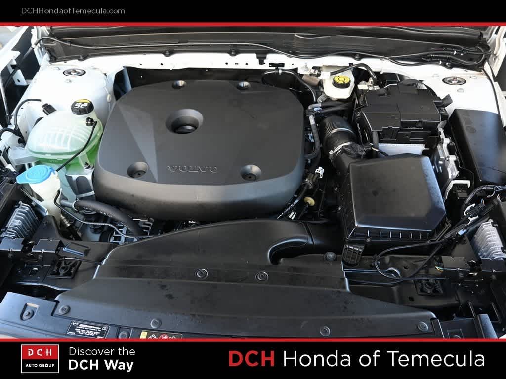 Thumbnail: 2021 Volvo XC40 - 24