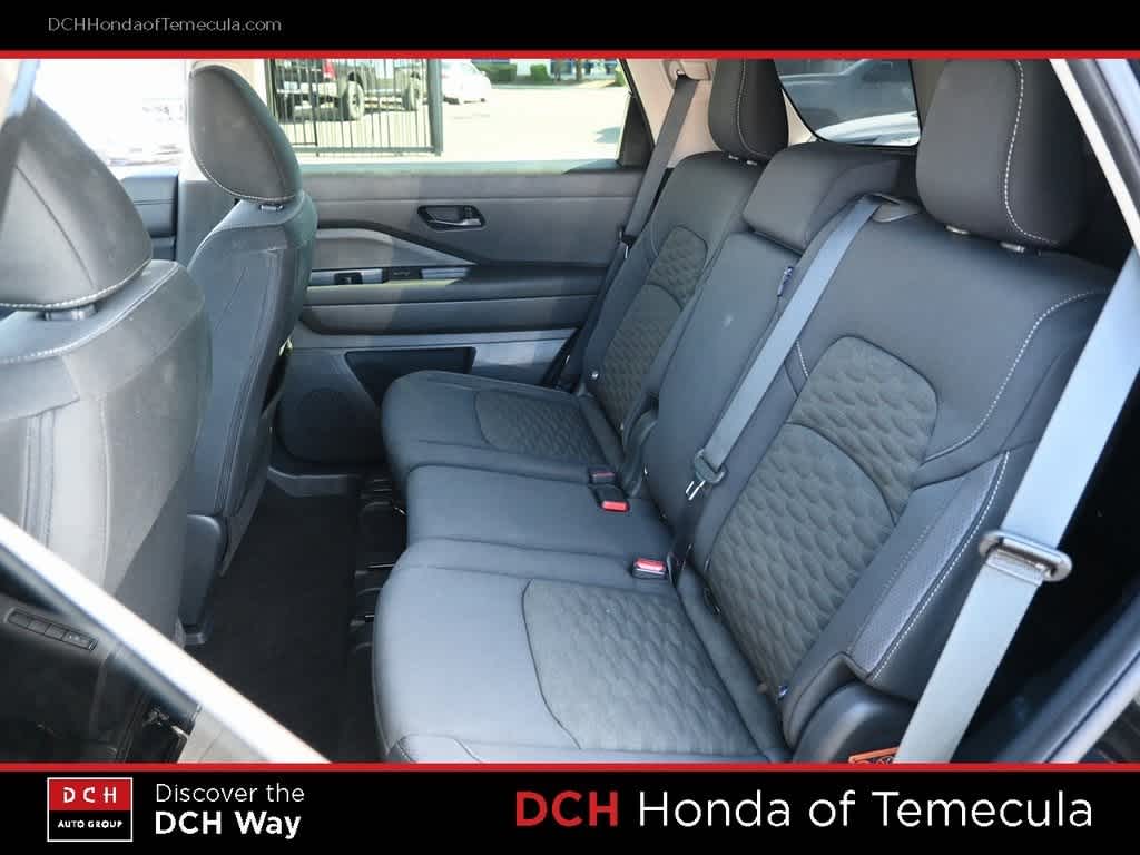 Thumbnail: 2024 Nissan Pathfinder - 18