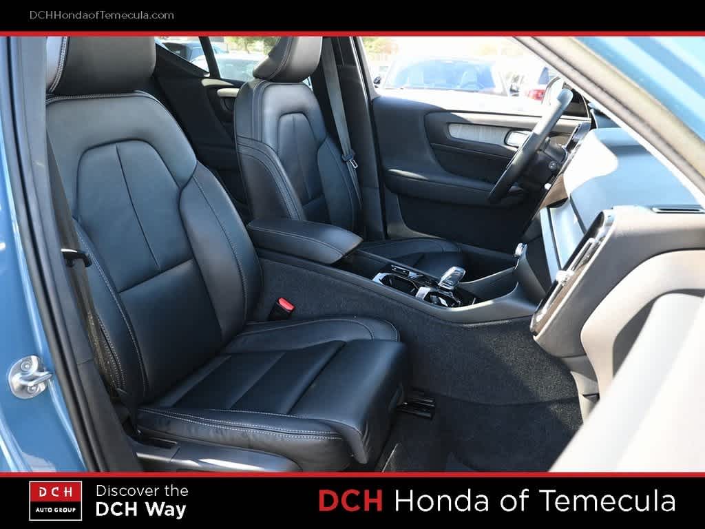 Thumbnail: 2023 Volvo XC40 - 21