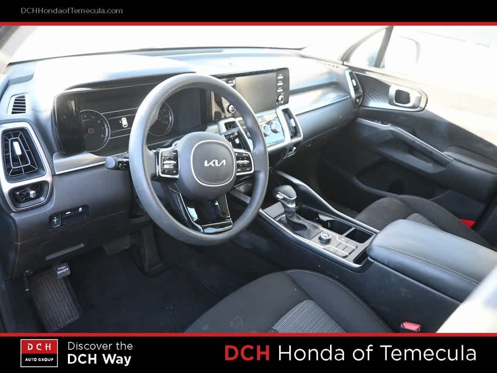 Thumbnail: 2023 Kia Sorento - 8
