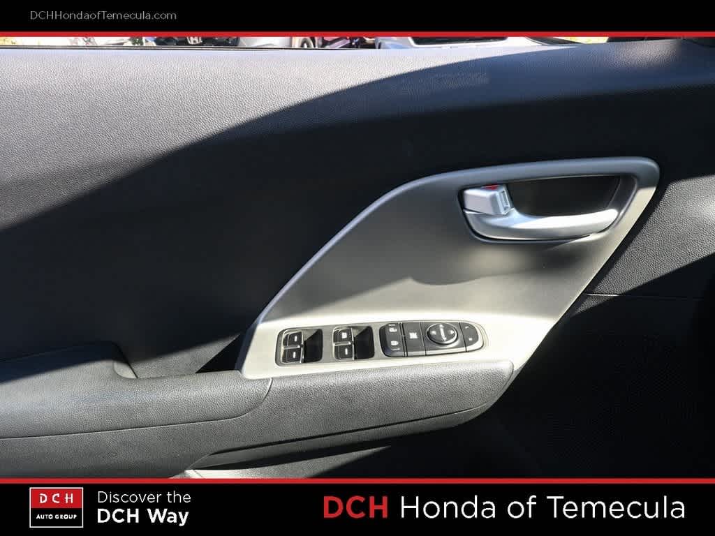 Thumbnail: 2017 Kia Niro - 16