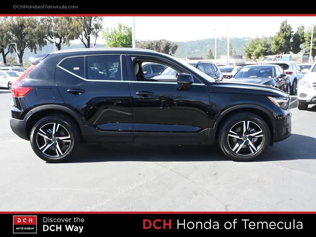 Thumbnail: 2023 Volvo XC40 - 5