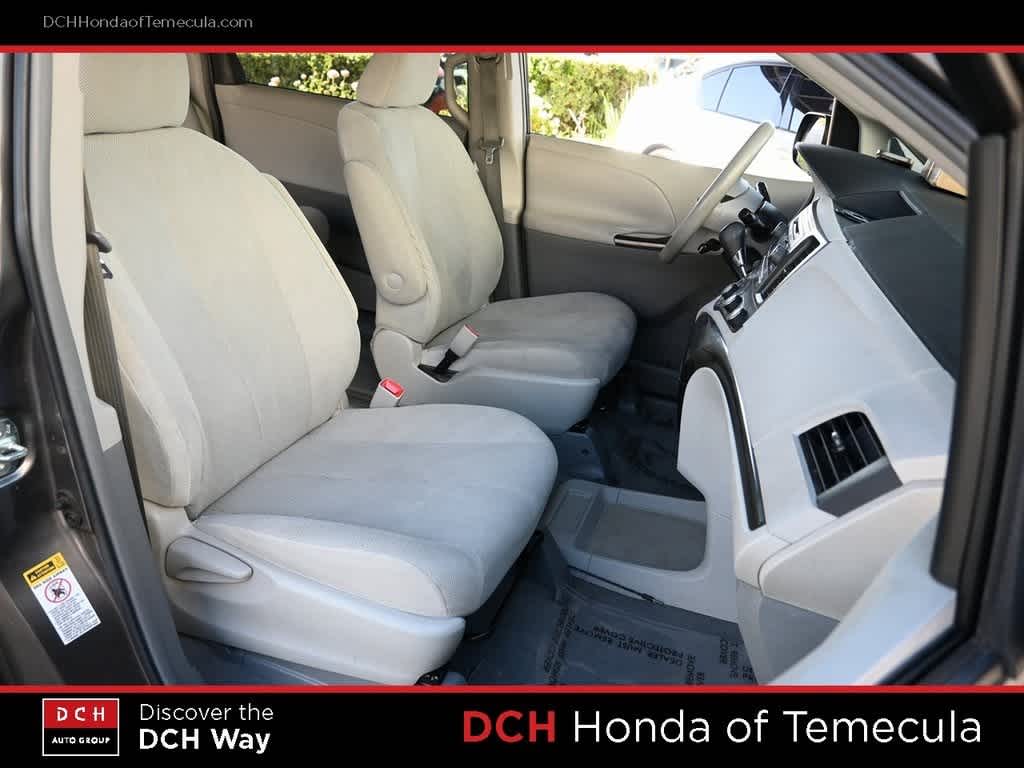 Thumbnail: 2011 Toyota Sienna - 21
