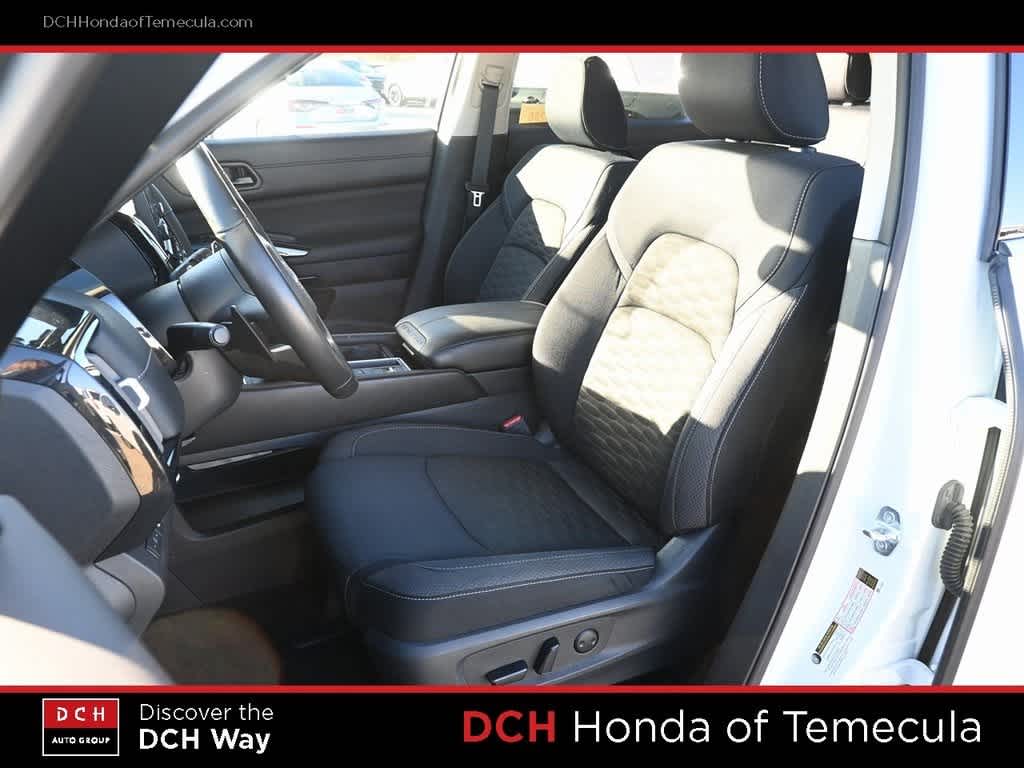 Thumbnail: 2024 Nissan Pathfinder - 17