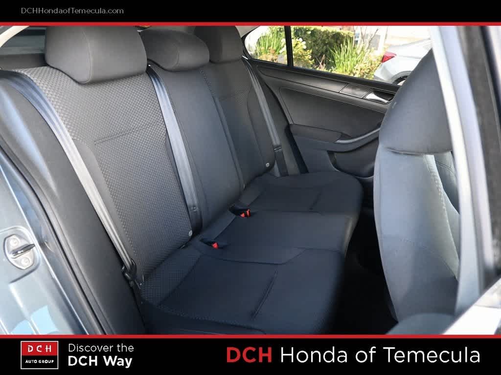 Thumbnail: 2011 Volkswagen Jetta - 18
