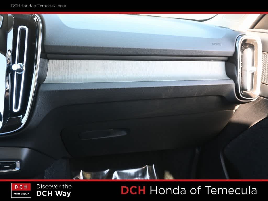 Thumbnail: 2023 Volvo XC40 - 14