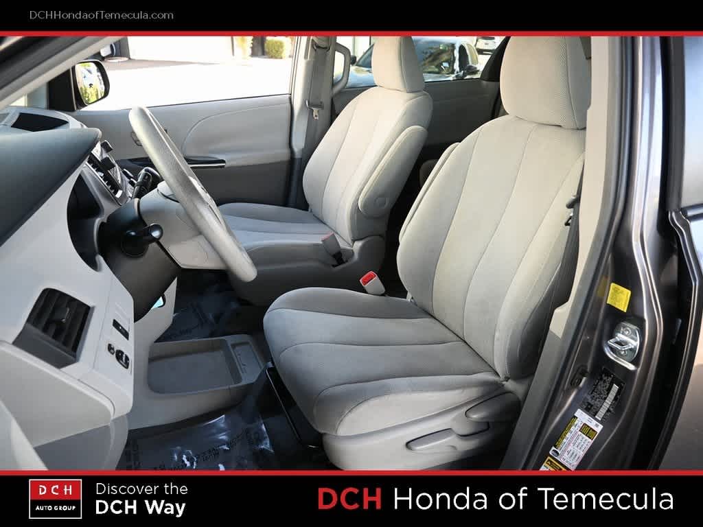 Thumbnail: 2011 Toyota Sienna - 17