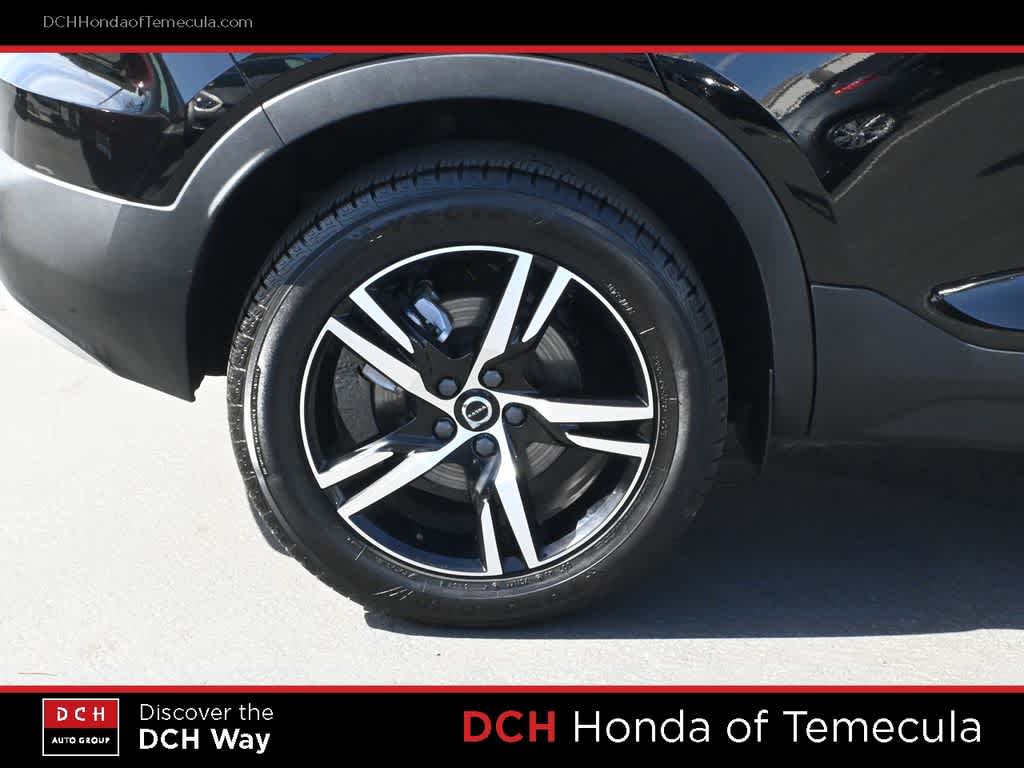 Thumbnail: 2023 Volvo XC40 - 23