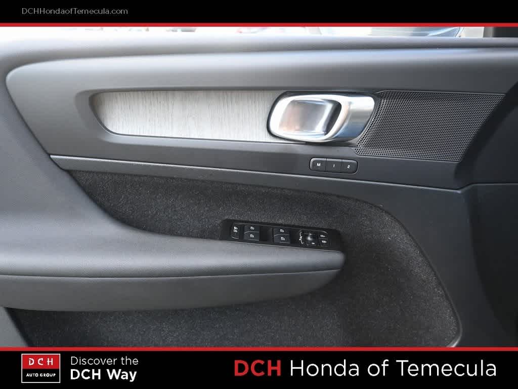 Thumbnail: 2021 Volvo XC40 - 16