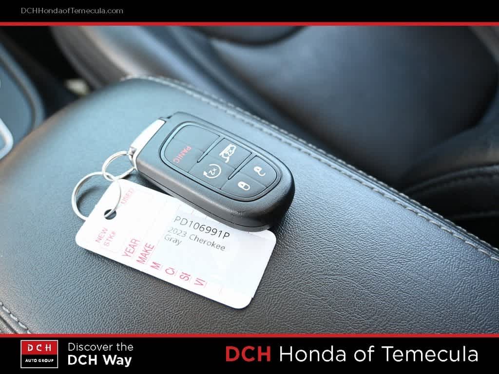 Thumbnail: 2023 Jeep Cherokee - 14