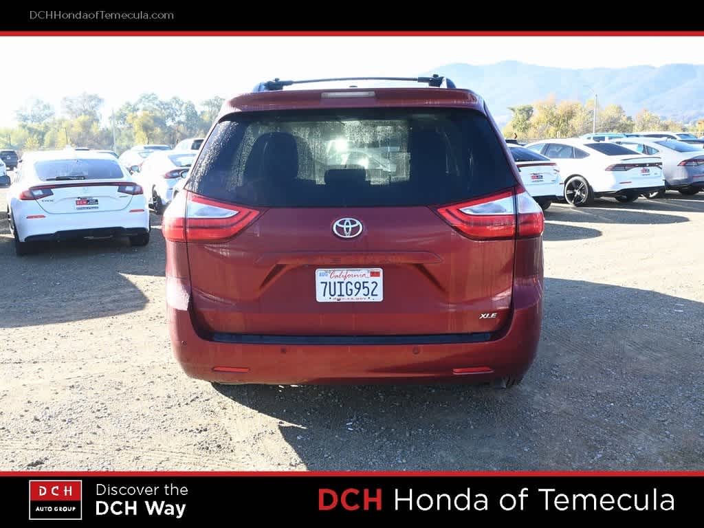 Thumbnail: 2016 Toyota Sienna - 6