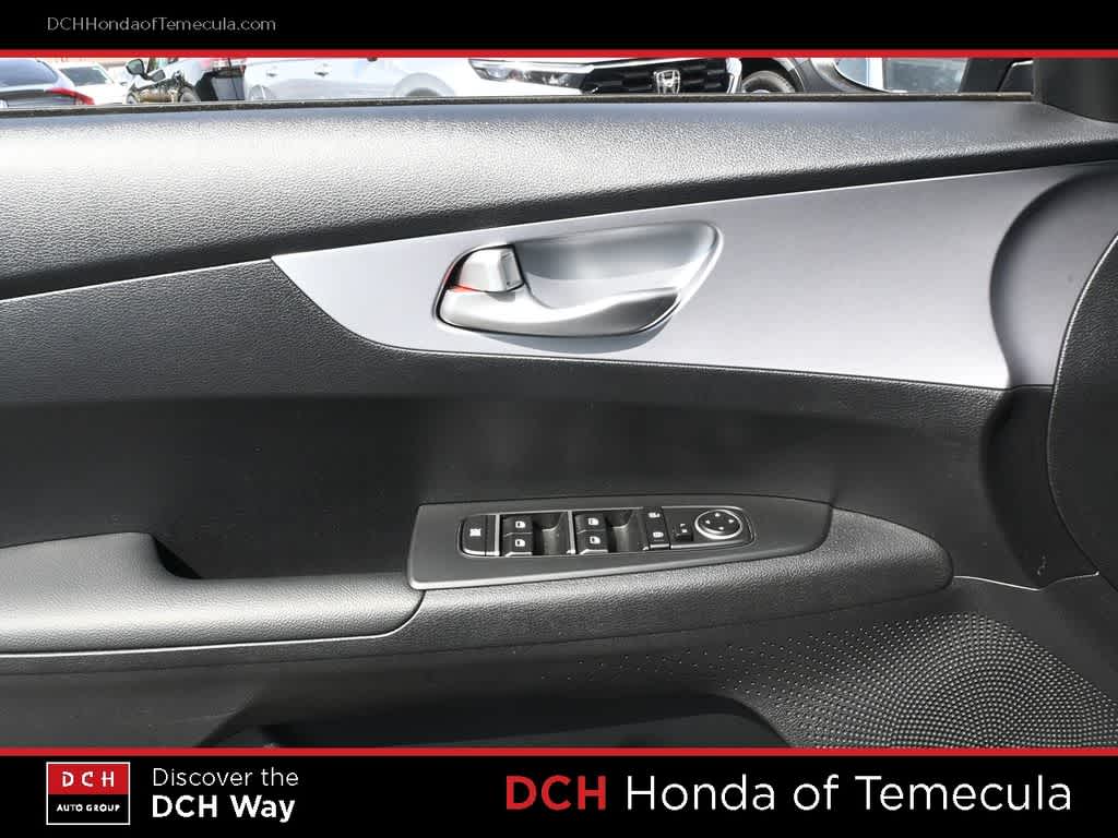 Thumbnail: 2024 Kia Forte - 16