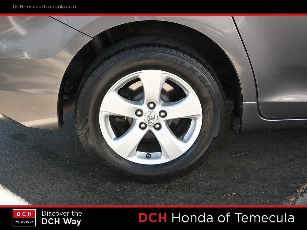 Thumbnail: 2011 Toyota Sienna - 23