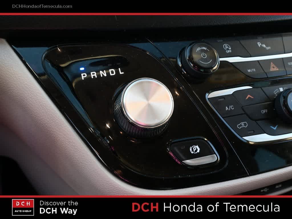 Thumbnail: 2018 Chrysler Pacifica - 11