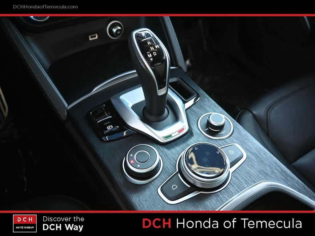 Thumbnail: 2023 Alfa Romeo Stelvio - 11