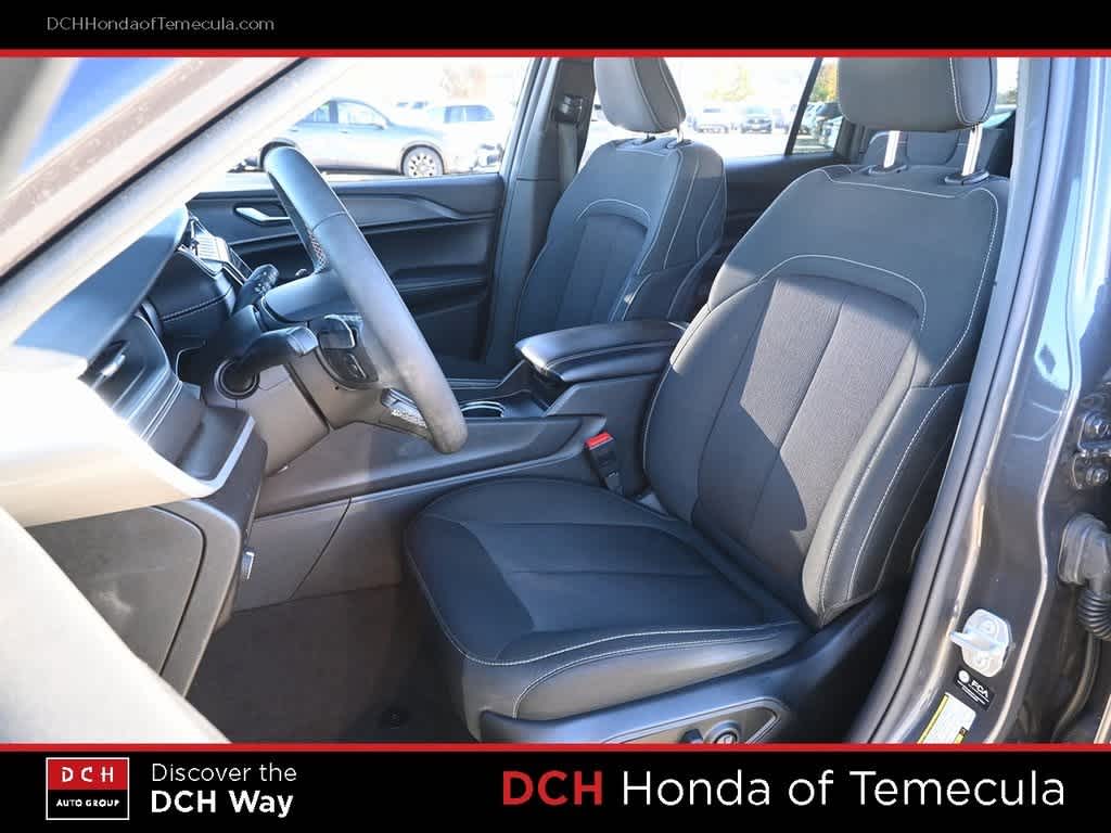 Thumbnail: 2024 Jeep Grand Cherokee L - 16