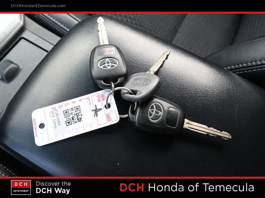 Thumbnail: 2014 Toyota Camry - 15