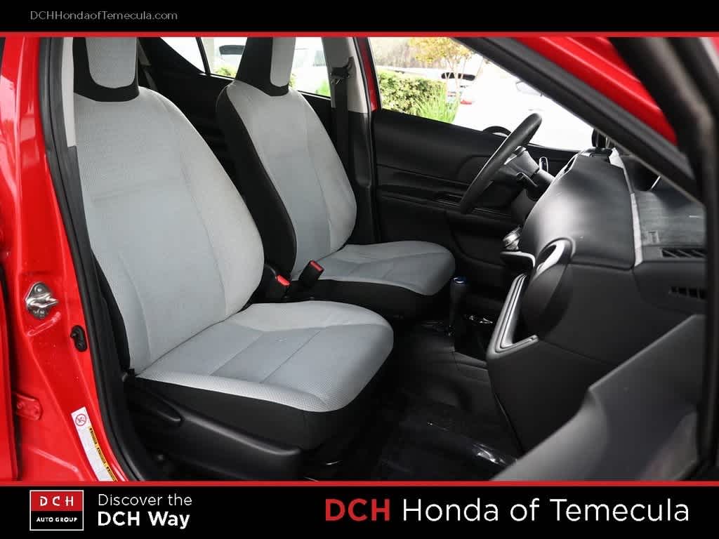 Thumbnail: 2015 Toyota Prius c - 20