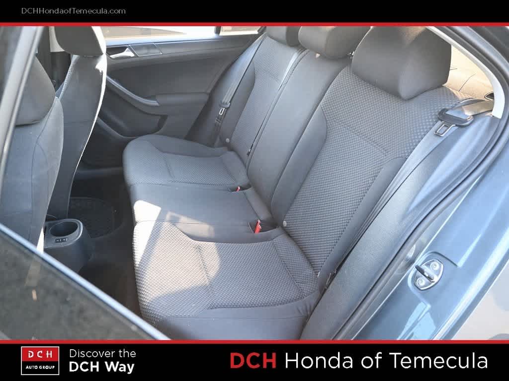 Thumbnail: 2011 Volkswagen Jetta - 18