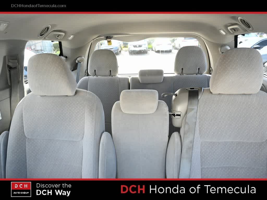 Thumbnail: 2018 Toyota Sienna - 19