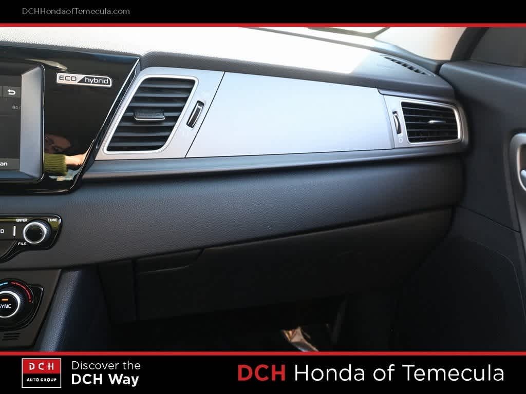 Thumbnail: 2017 Kia Niro - 14