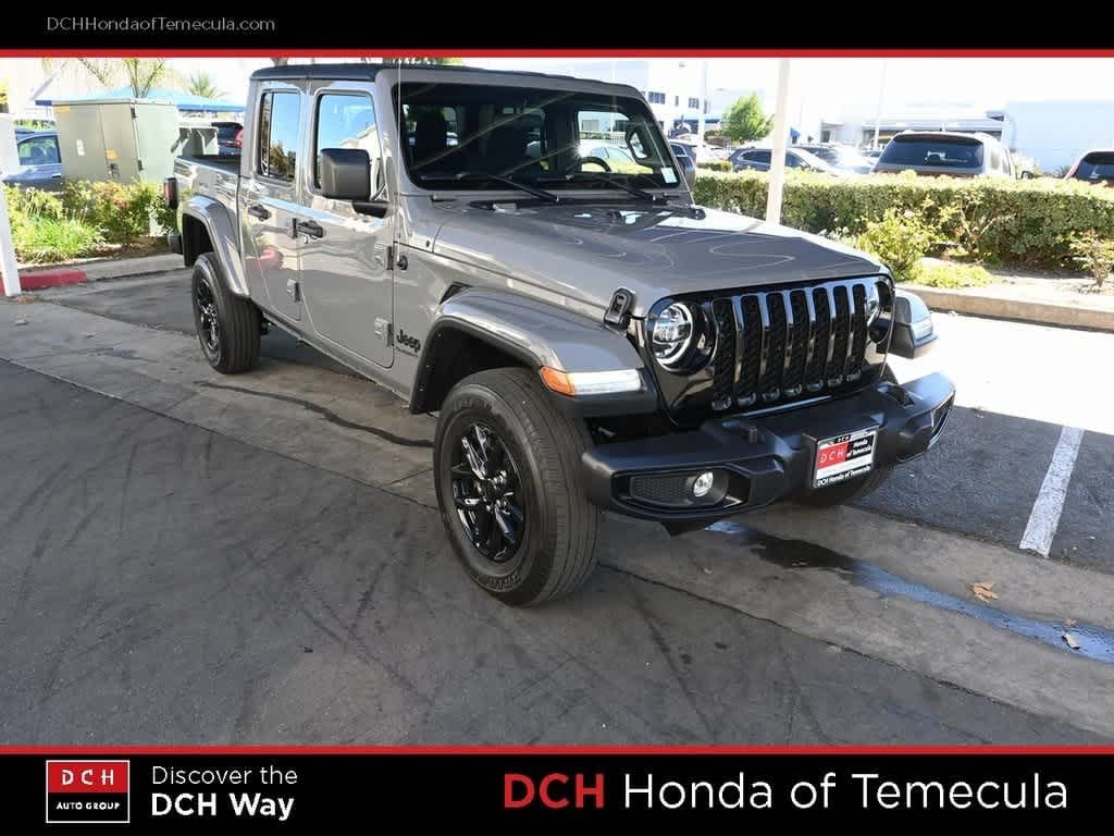 Used 2022 Jeep Gladiator Altitude Truck Crew Cab