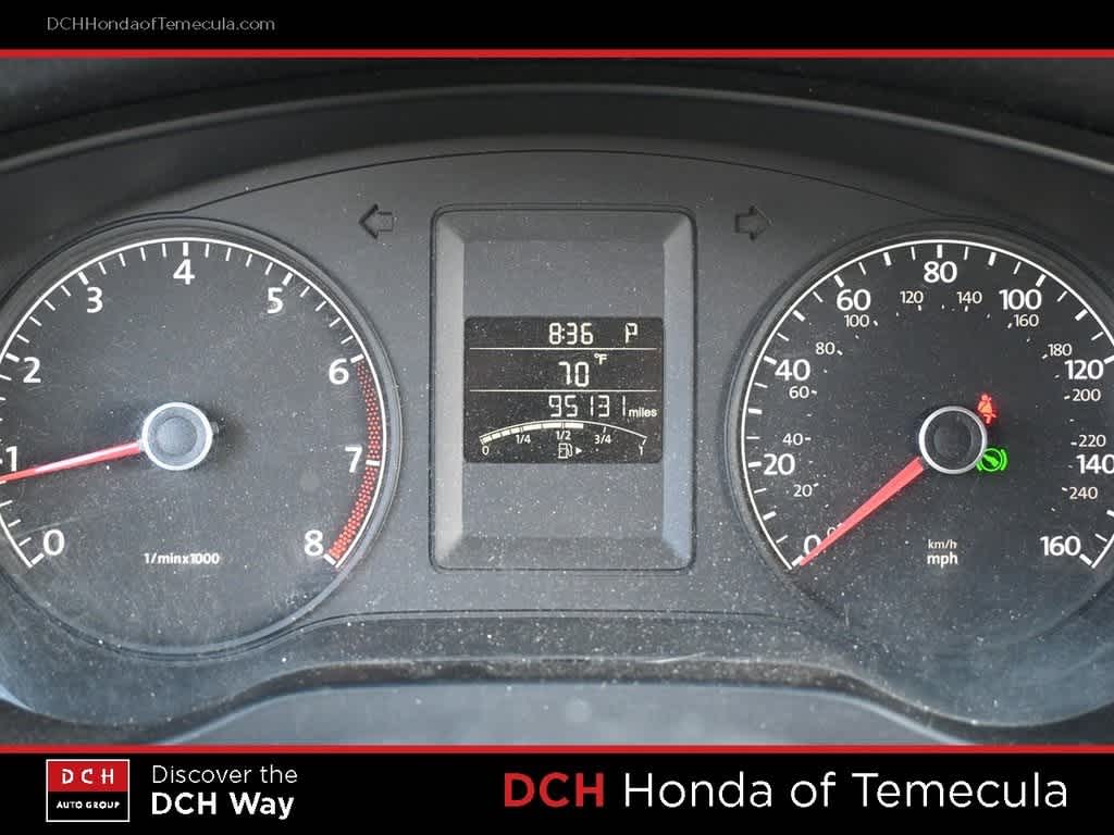 Thumbnail: 2011 Volkswagen Jetta - 10