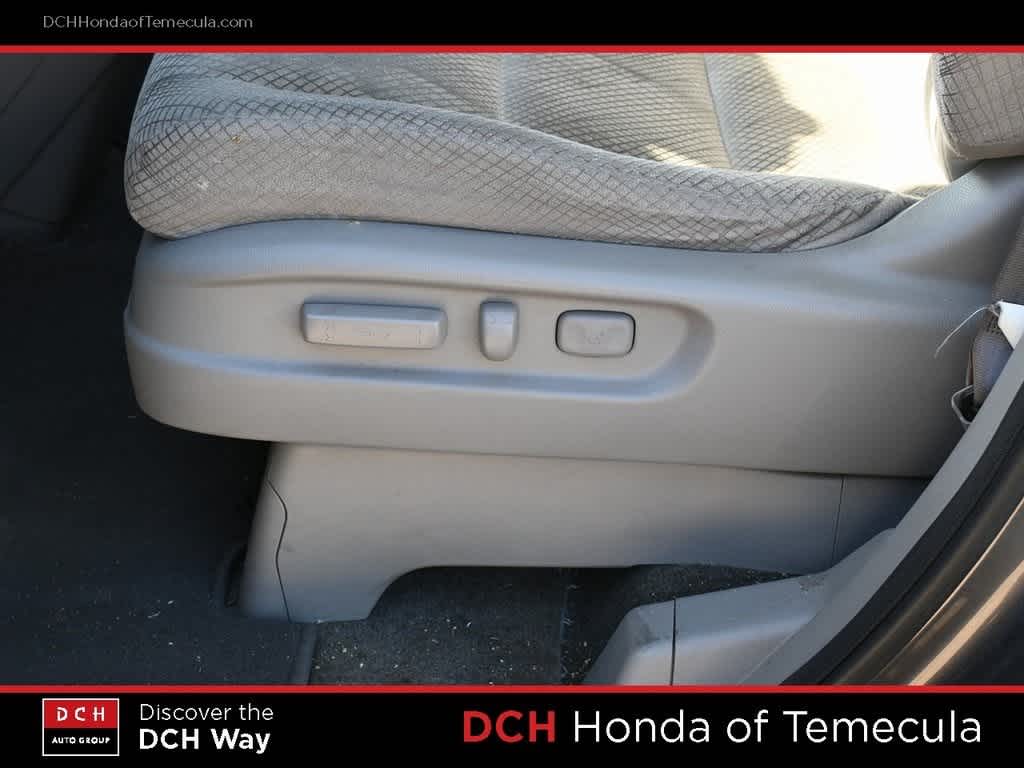 2017 Honda Odyssey SE 16