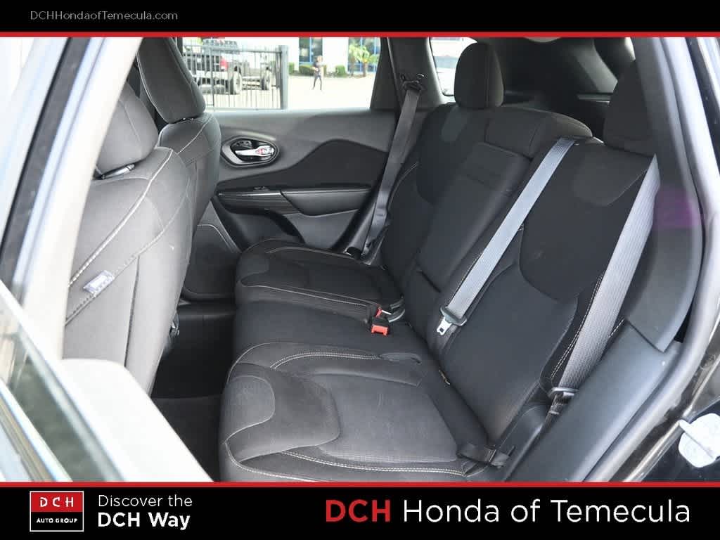 Thumbnail: 2016 Jeep Cherokee - 19