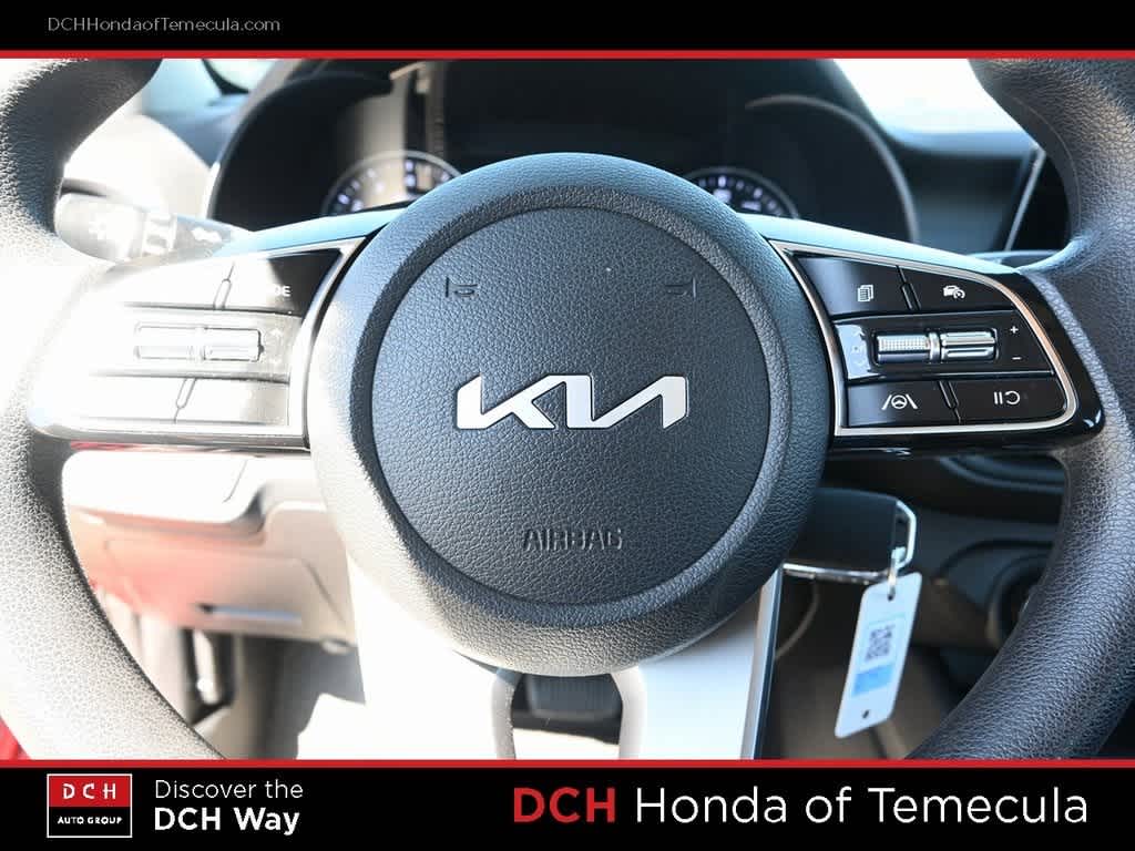 Thumbnail: 2022 Kia Forte - 9