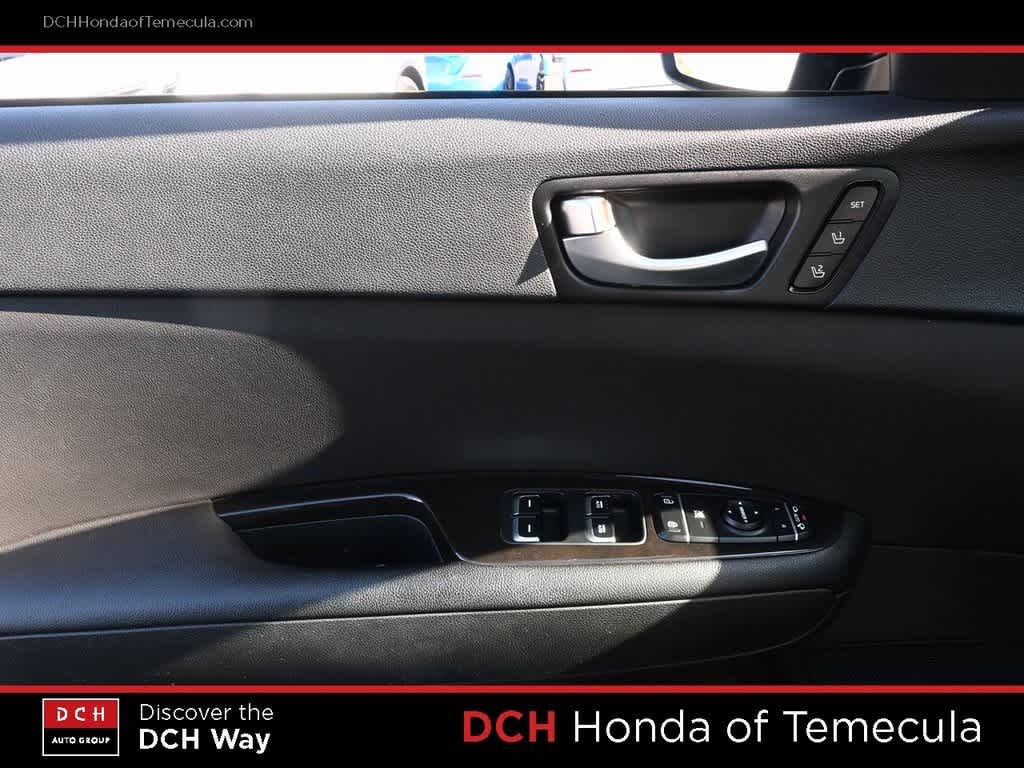 Thumbnail: 2016 Kia Optima - 16