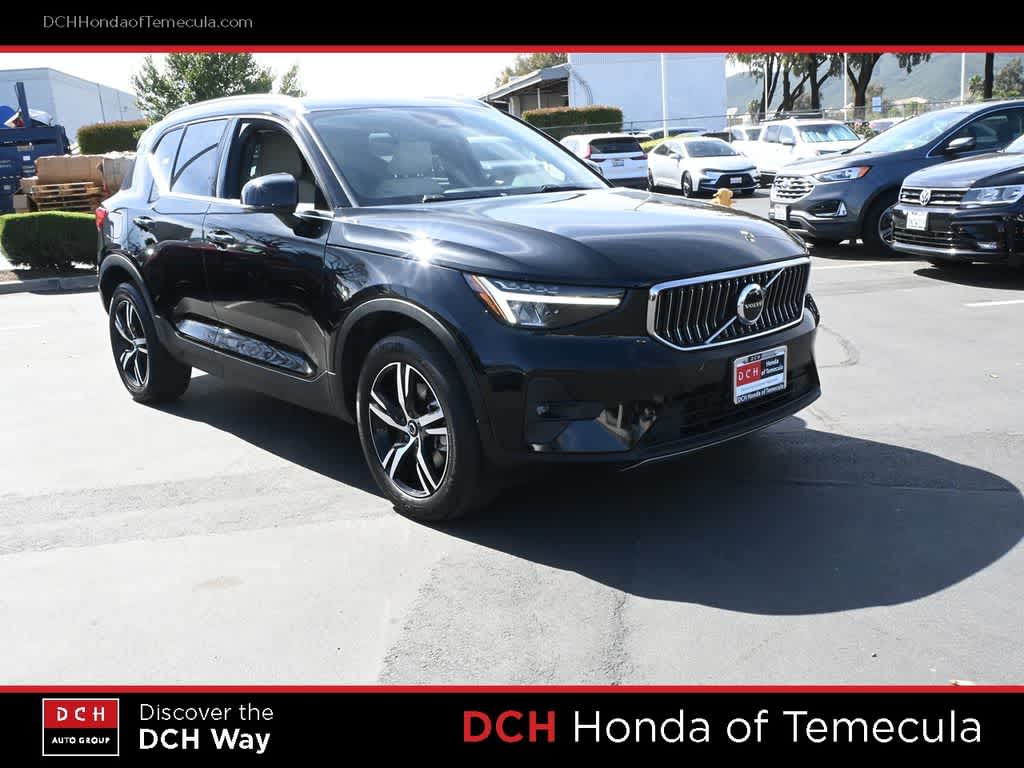 Thumbnail: 2023 Volvo XC40 - 3