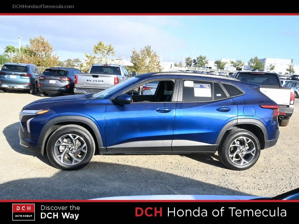 2024 Chevrolet Trax LT photo 4