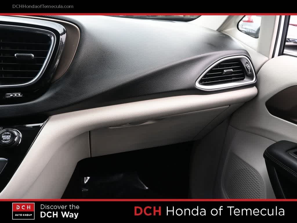 Thumbnail: 2018 Chrysler Pacifica - 13