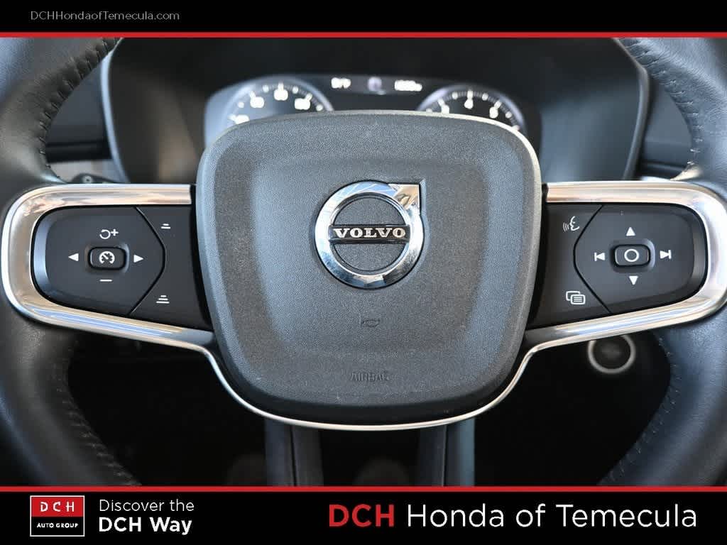 Thumbnail: 2021 Volvo XC40 - 9