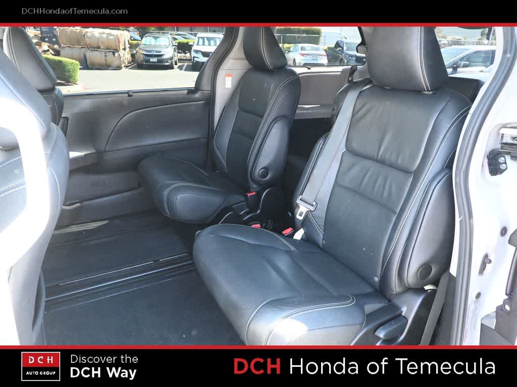 Thumbnail: 2016 Toyota Sienna - 19