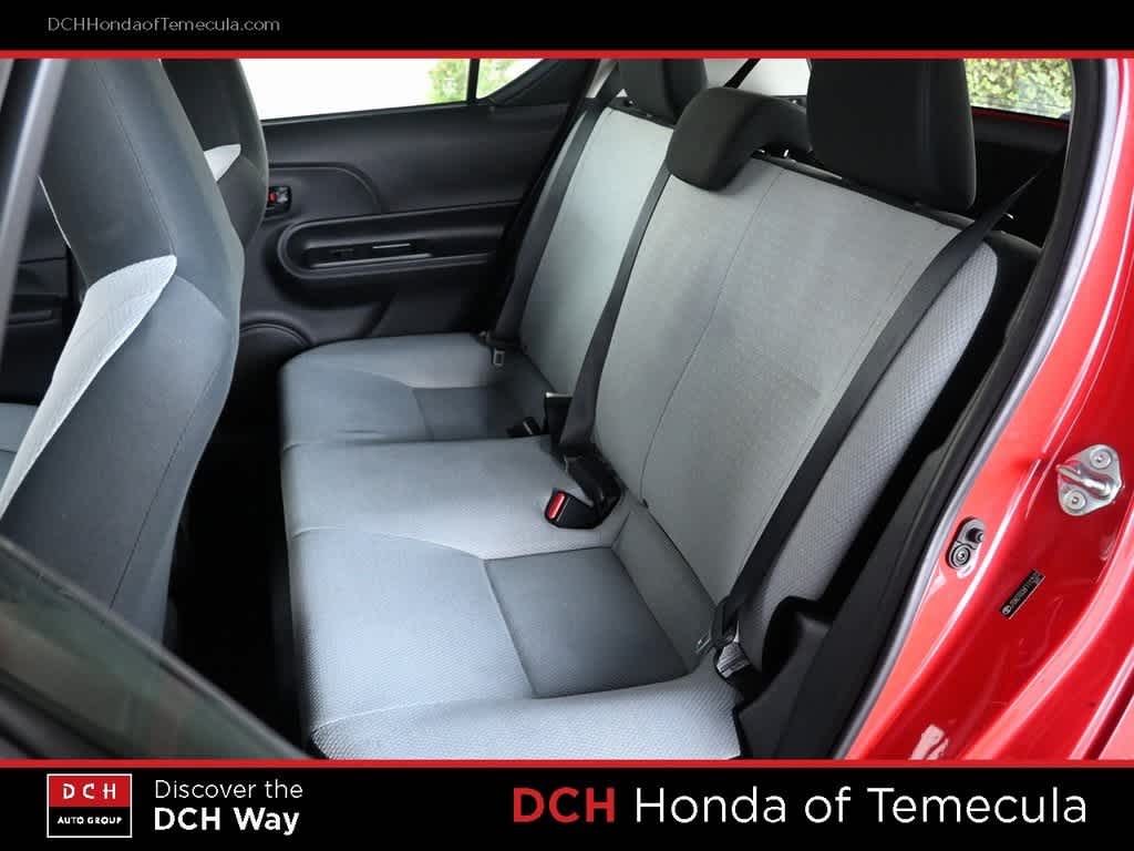 Thumbnail: 2015 Toyota Prius c - 18