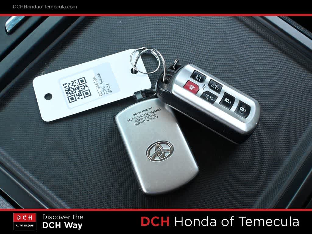 Thumbnail: 2016 Toyota Sienna - 15