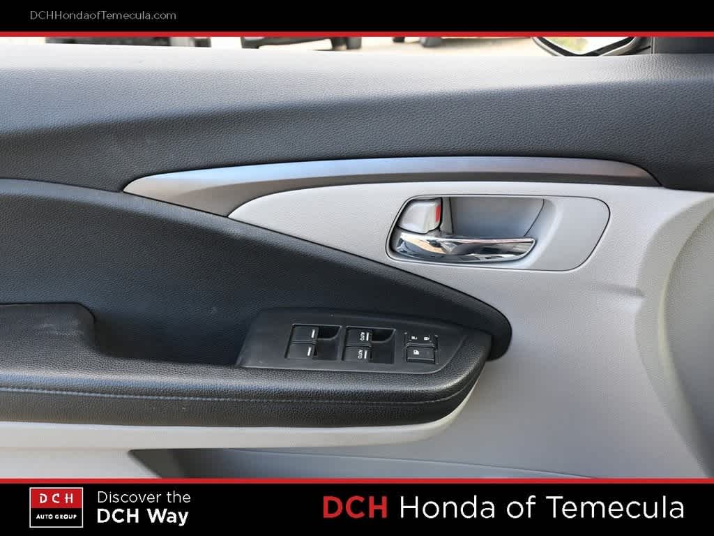 Thumbnail: 2016 Honda Pilot - 15