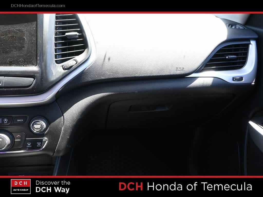 Thumbnail: 2017 Jeep Cherokee - 13