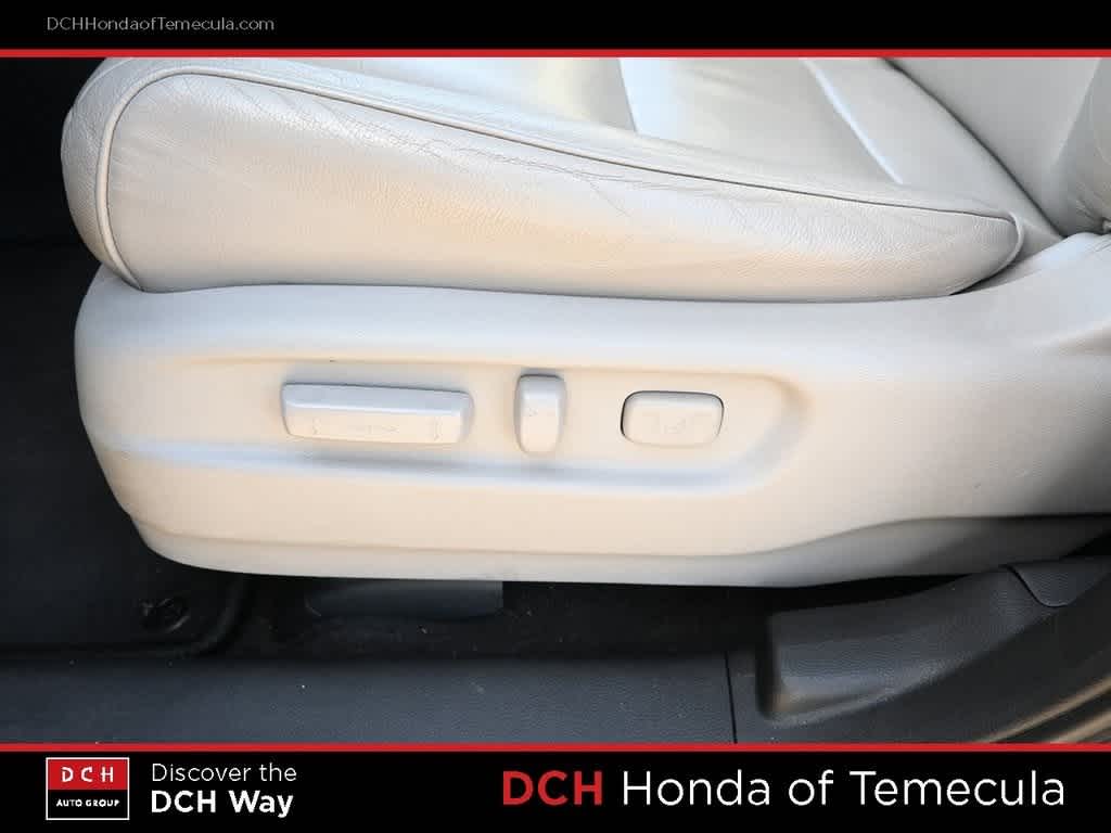 Thumbnail: 2017 Honda Pilot - 16