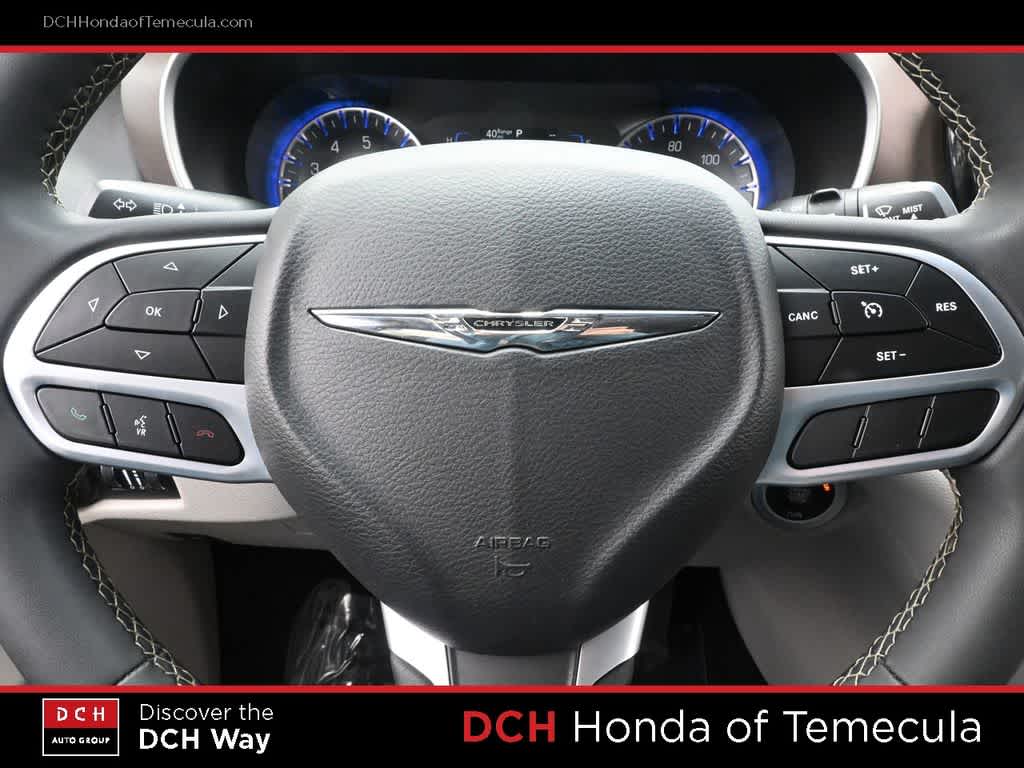 Thumbnail: 2022 Chrysler Voyager - 8