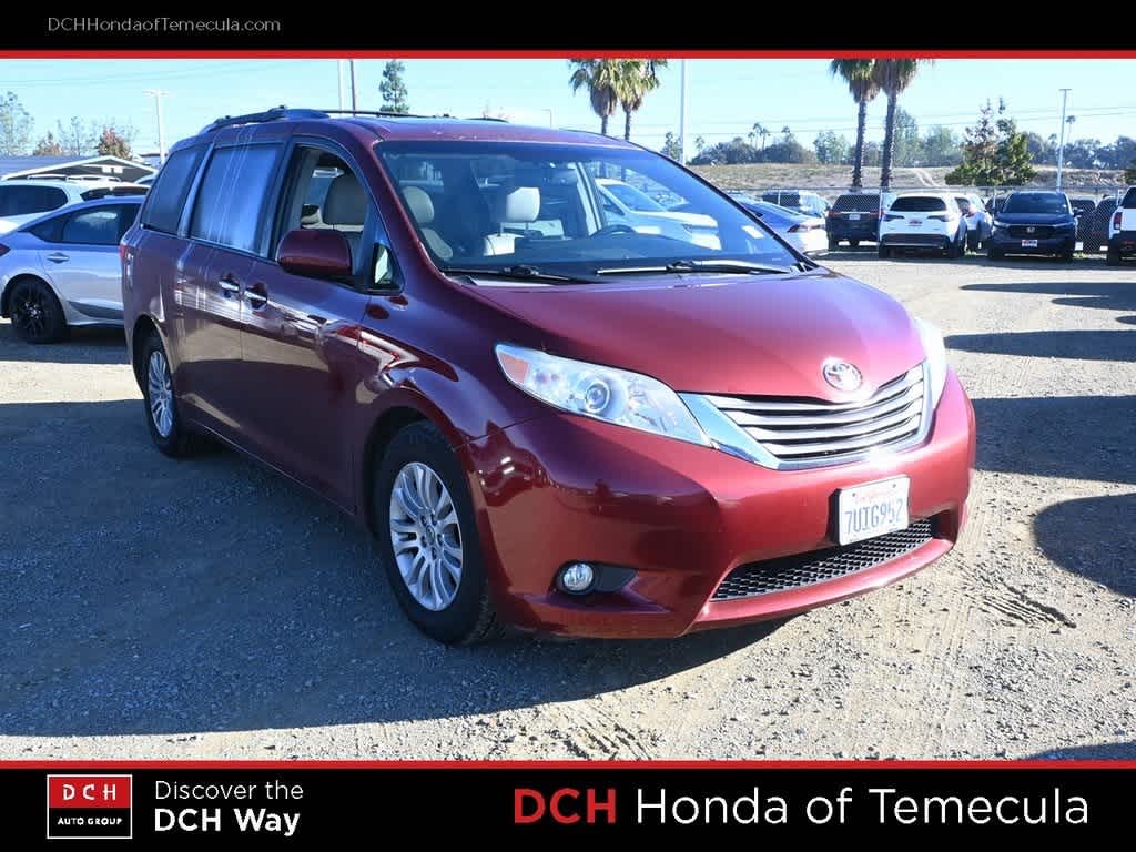 Thumbnail: 2016 Toyota Sienna - 3