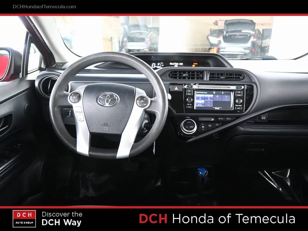 Thumbnail: 2015 Toyota Prius c - 8