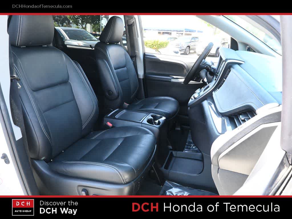 Thumbnail: 2016 Toyota Sienna - 22